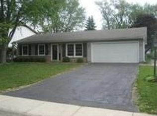 320 Hobble Bush Dr, Lake Zurich, IL 60047