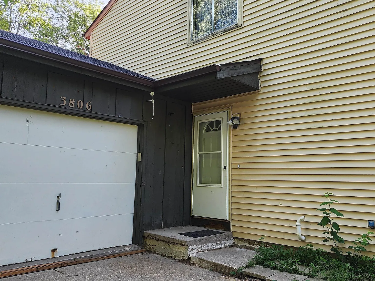 3 bed, 1.5 bath, 1270 sqft, $2,500 — Photo 2