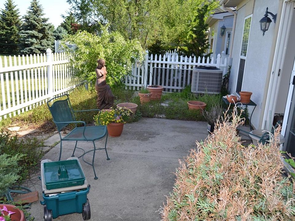 1st image of 870 Village Dr