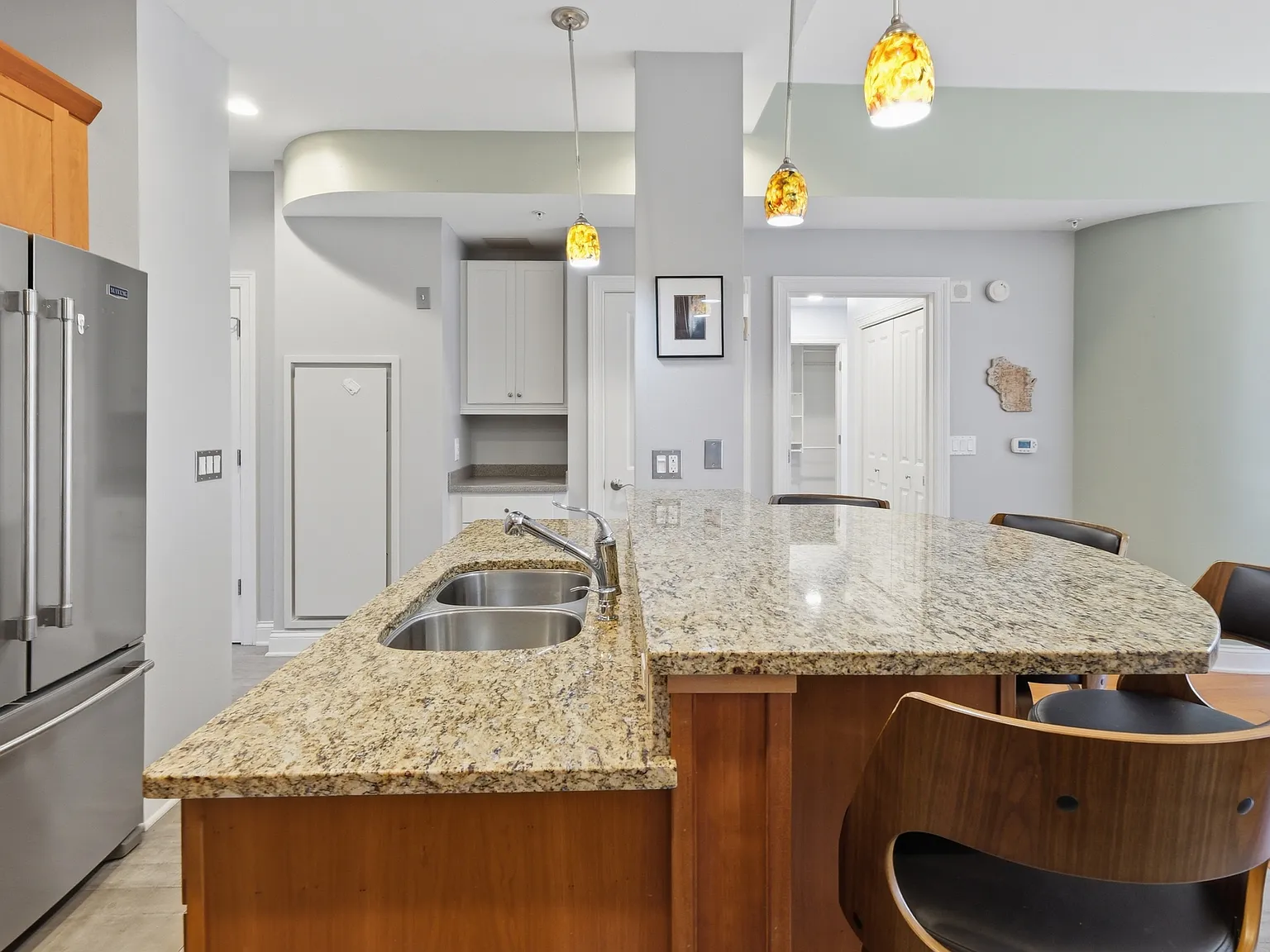 1 bed, 1039 sqft, $2,400 — Photo 2