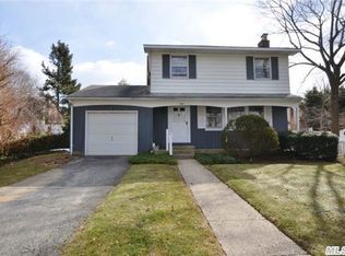 8 Arden Ct, Melville, NY 11747