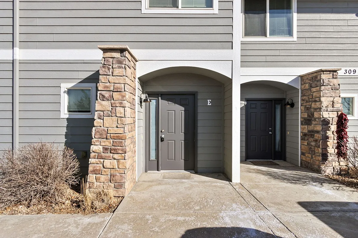Building Photo - 309 Buffalo Dr #C
