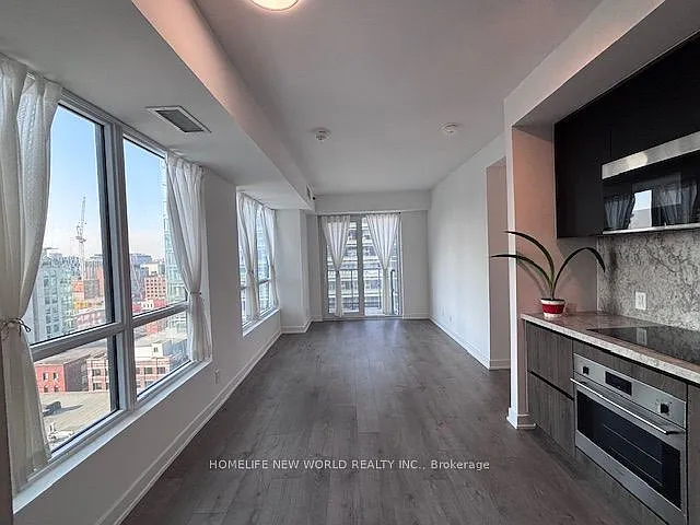 Building Photo - 108 Peter St #1302