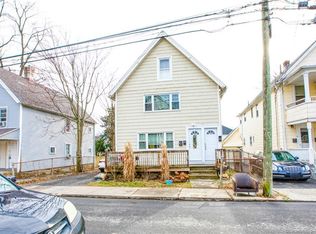 8 Jetland Pl, Bridgeport, CT 06605