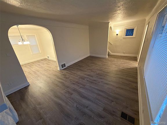 4th image of 311 Richter St