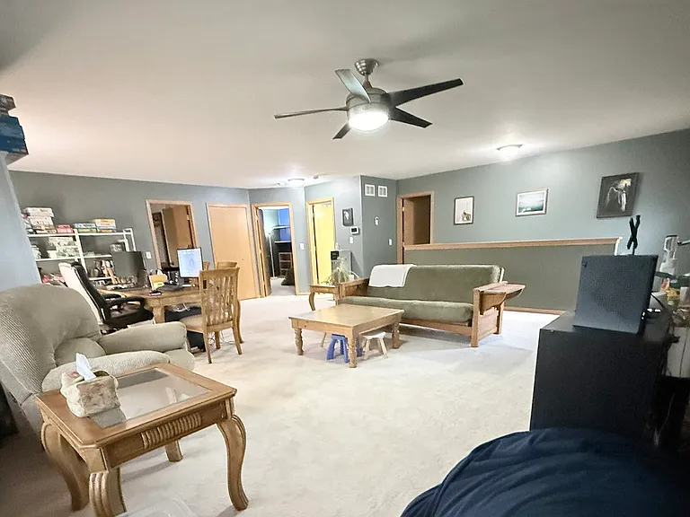 Extra spacious upstairs loft - 25' x 20'