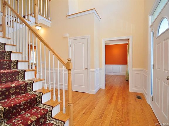 3rd image of 5 Wisteria Ln