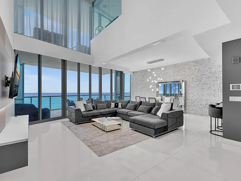 17121 Collins Ave #4403 — Photo 2