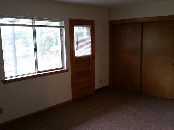 5th image of 1405 Oconomowoc Ave APT 1