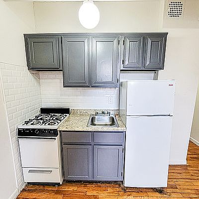 3rd image of 2331 1st Ave #4R
