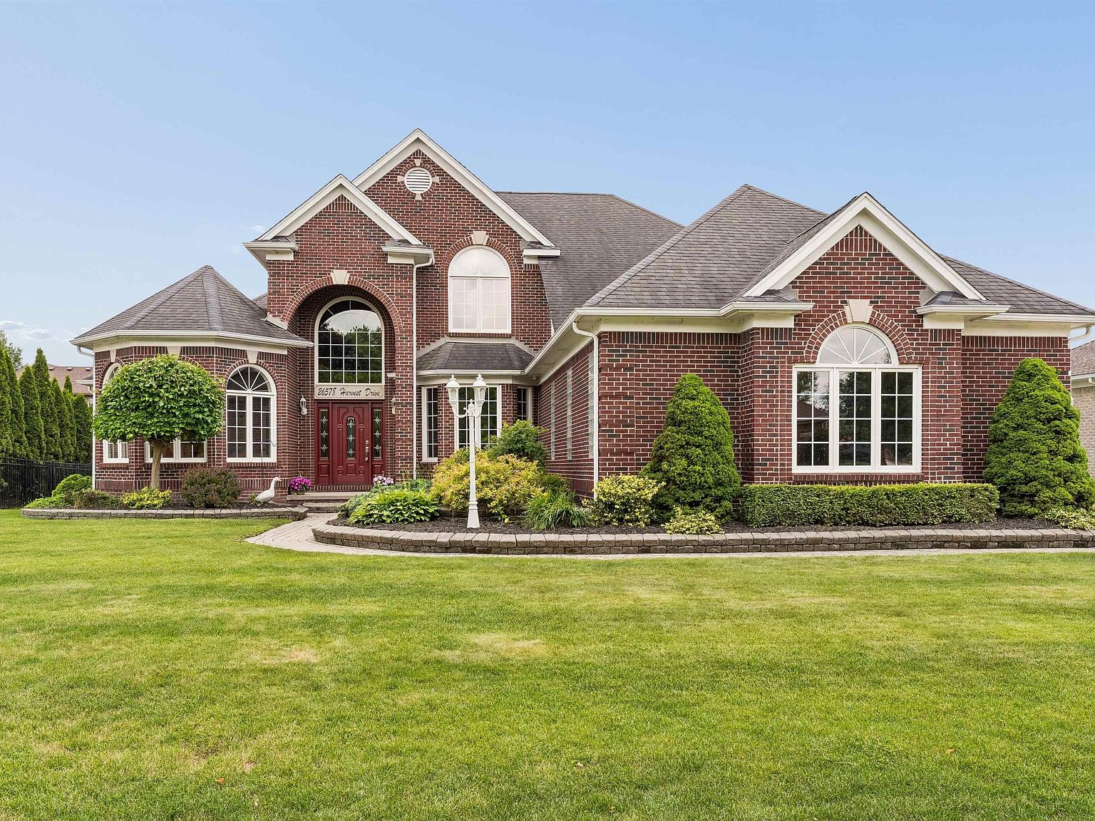 26578 Harvest Dr, Chesterfield, MI 48051