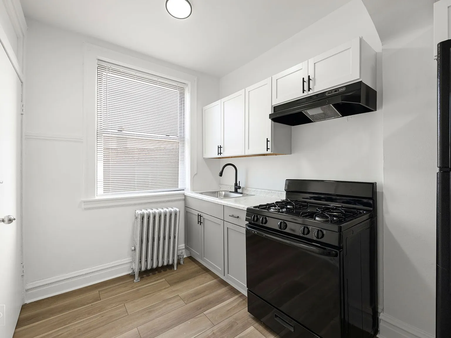 1704 W 77th St — Photo 3