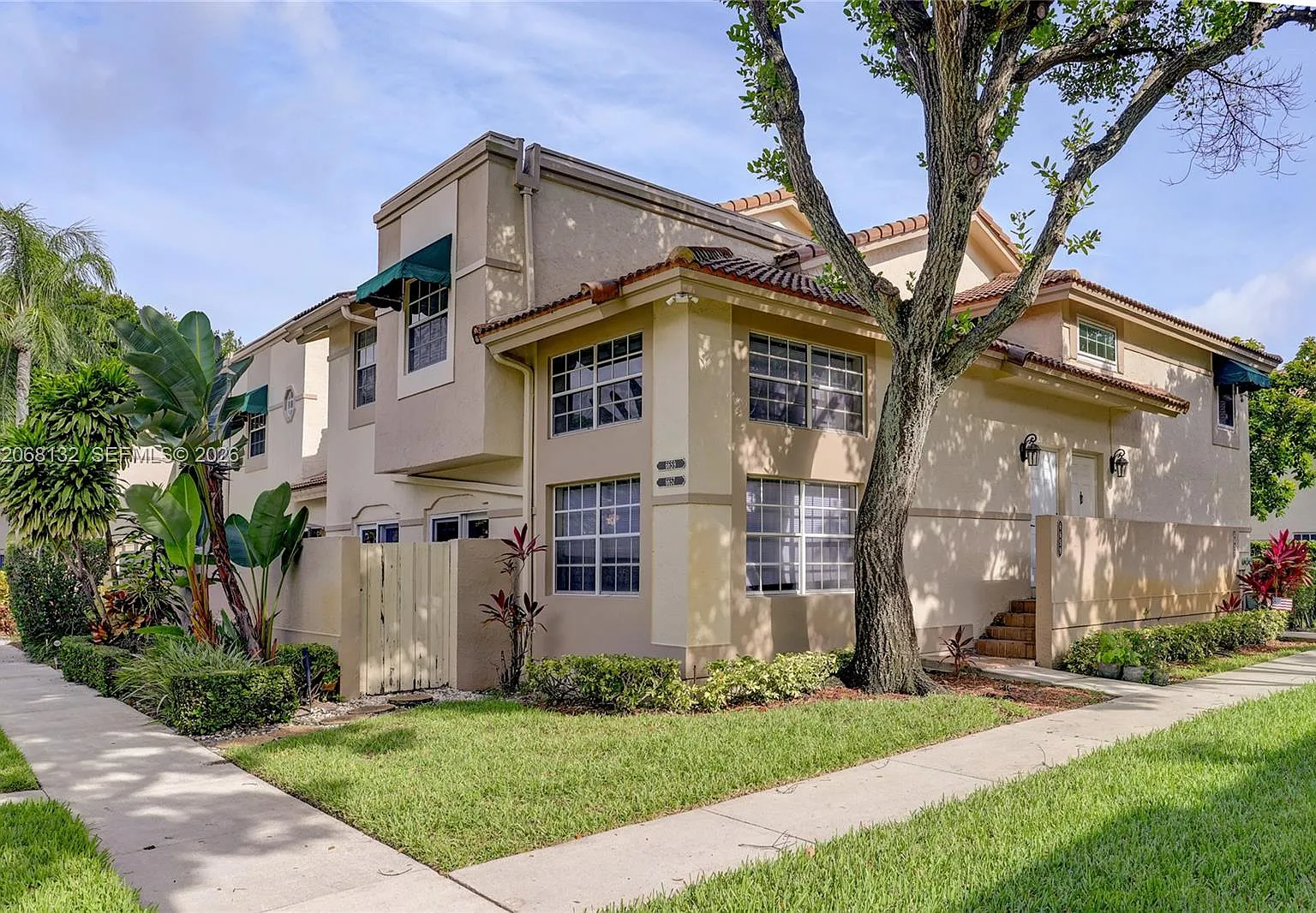 Plum At Boca Pointe Condo — Photo 1