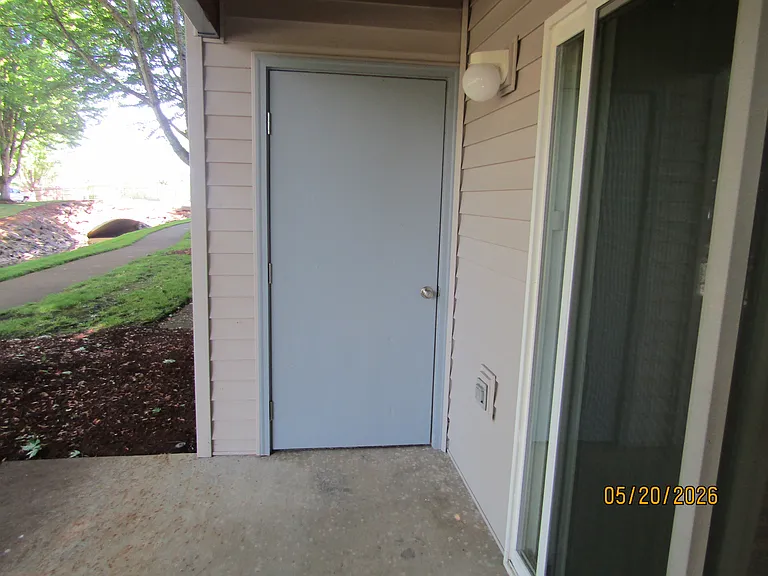 Knox Butte Apartments — Photo 22