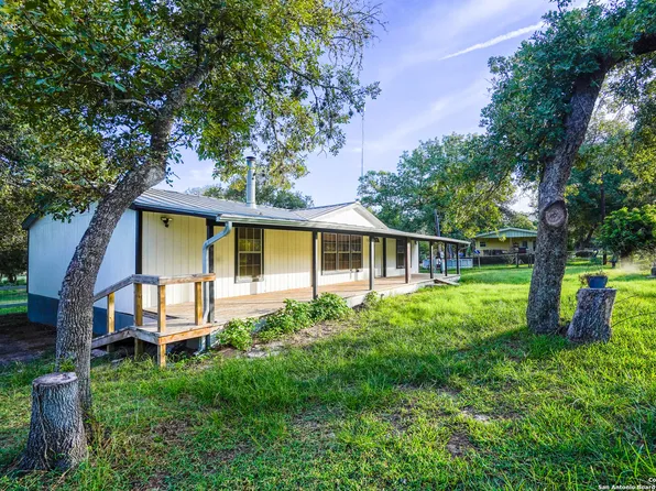 241 Lost Trail, La Vernia, TX 78121