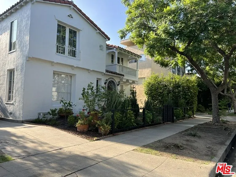 232 N La Peer Dr — Photo 1