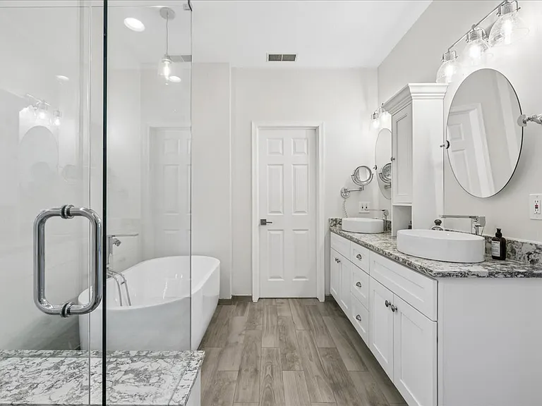 1863 Admiral Ct #1863 — Photo 17