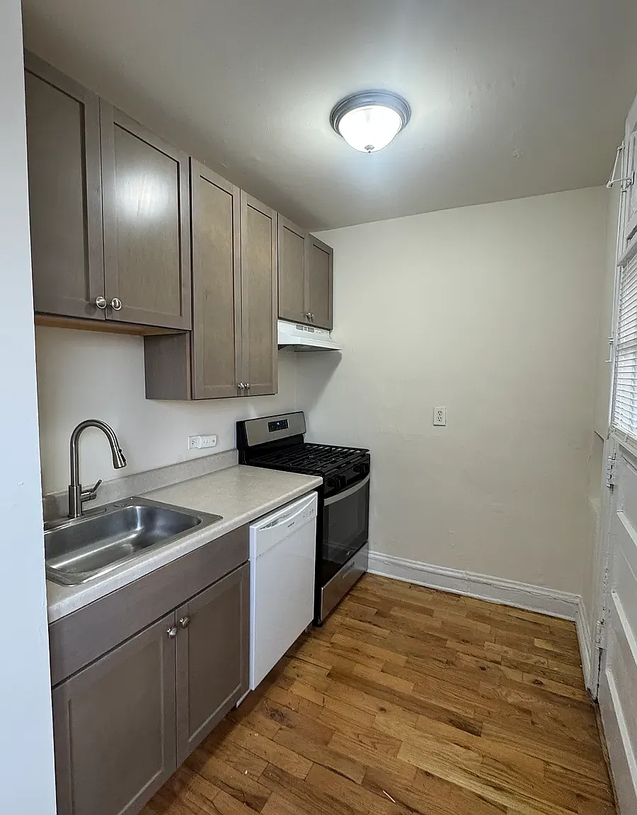 Studio, $1,250 — Photo 1