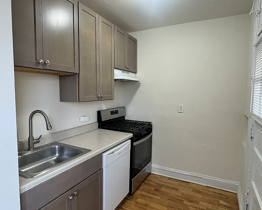 2439 W Diversey Ave #2