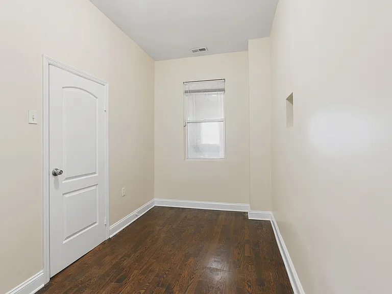 1955 W Chicago Ave #2R — Photo 18