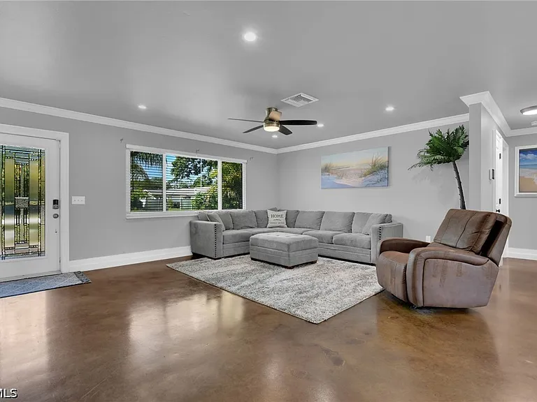 2413 Dover Ave — Photo 3