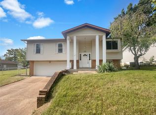 340 Pegasus Dr, Saint Louis, MO 63129