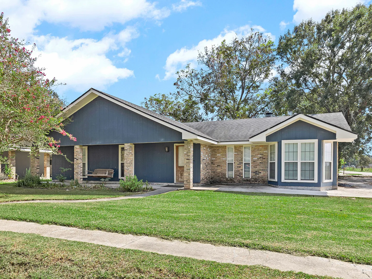 3 bed, 1575 sqft, $2,000 — Photo 1