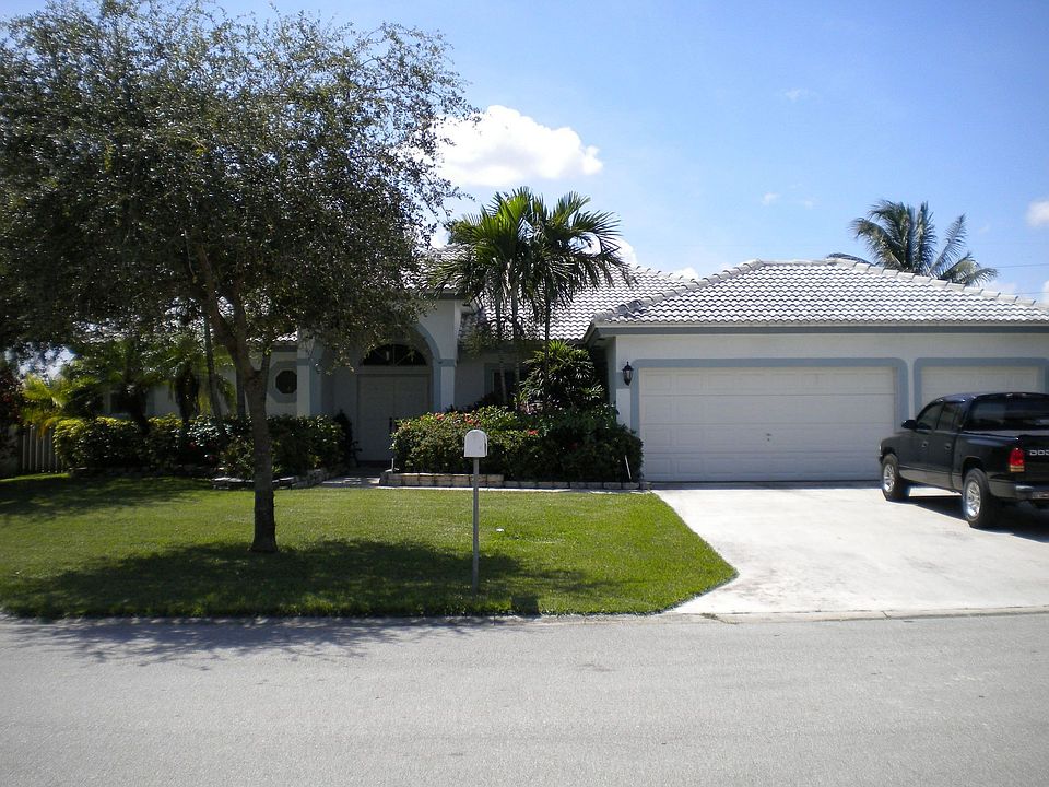 1st image of 8702 SW 1st Pl