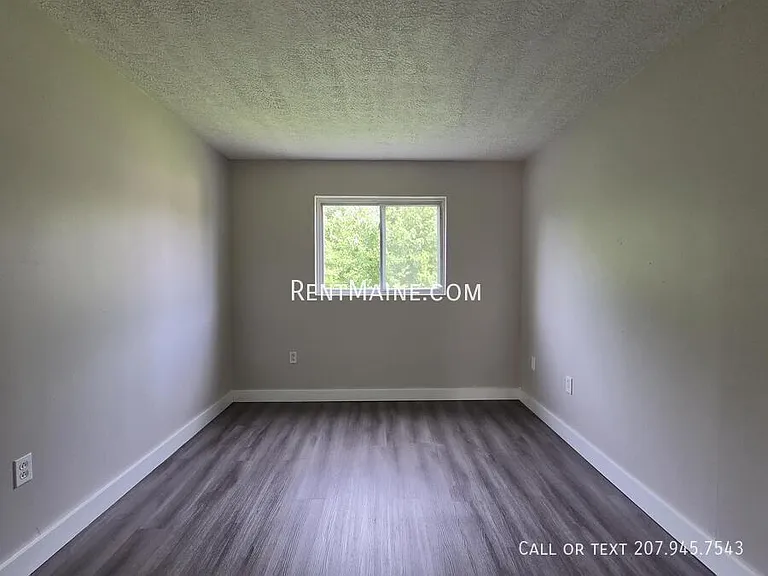 8 Hillside Ln #4 — Photo 16