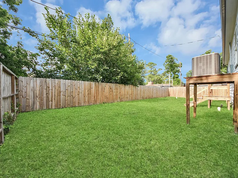 1307 Laskey St — Photo 39