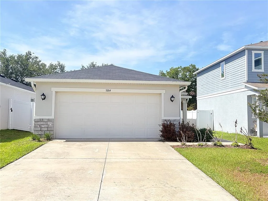 3 bed, 2.0 bath, 1512 sqft, $2,400 — Photo 3