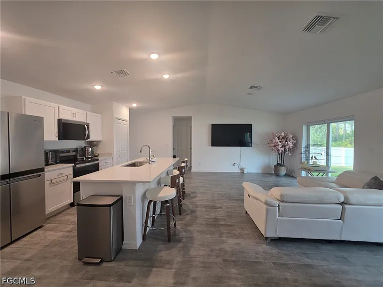 4421 NE 15th Place Cpe — Photo 3