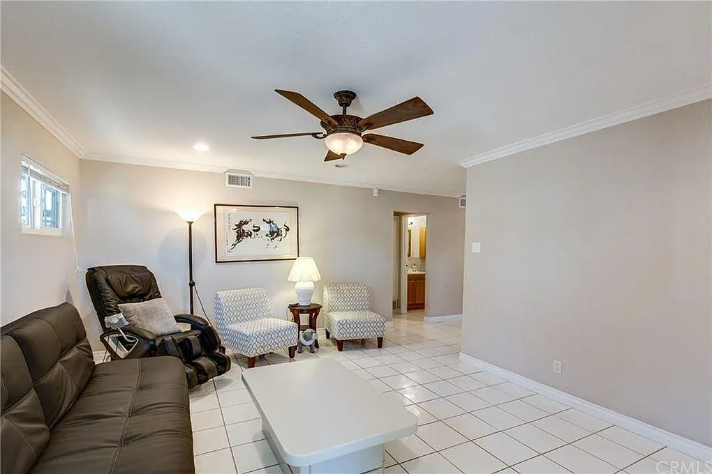 3 bed, 1350 sqft, $2,900 — Photo 2