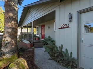 2293 Wall St, North Bend, OR 97459