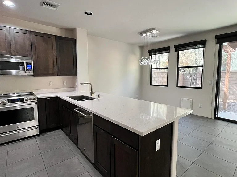 391 E Calderwood Rd — Photo 4