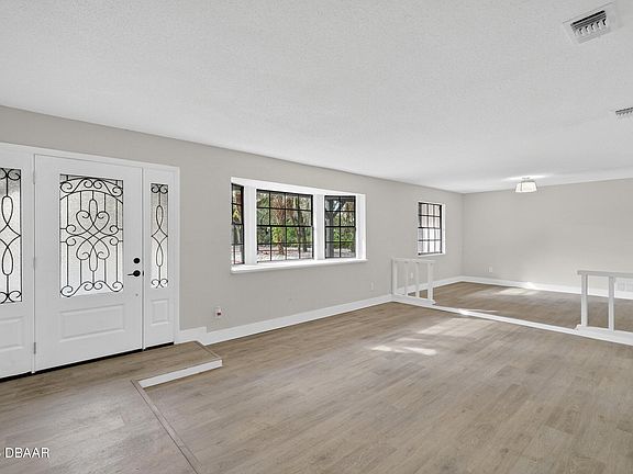 3rd image of 310 Country Circle Dr W