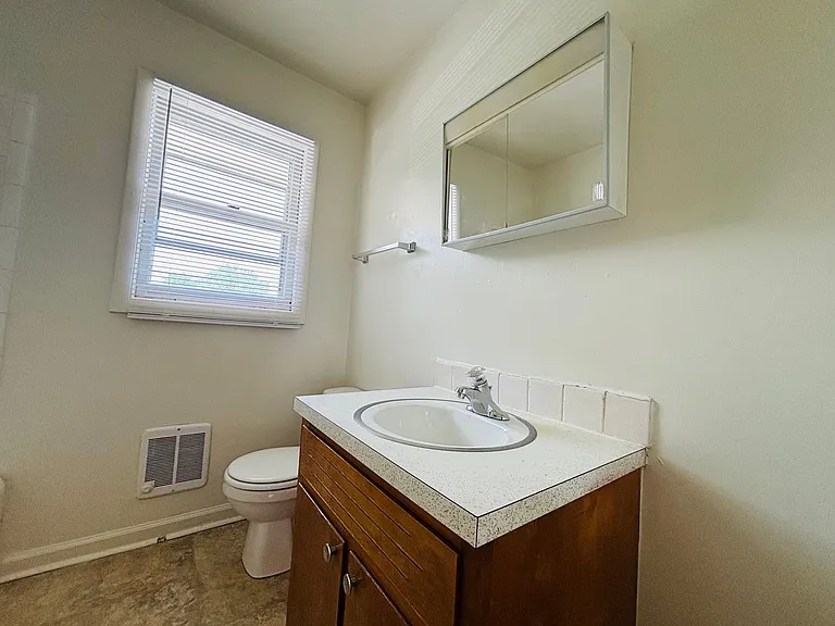 1407 Toms Creek Rd #4 — Photo 10