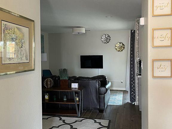 5th image of 1053 E Alameda Dr