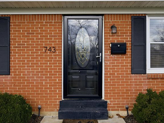 5th image of 743 Greenbriar Dr
