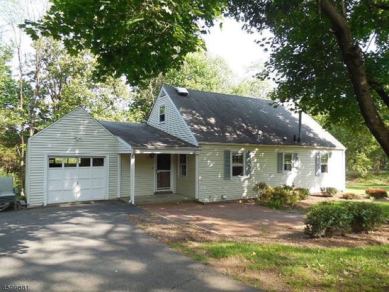 Charming Cape in Bucolic Setting