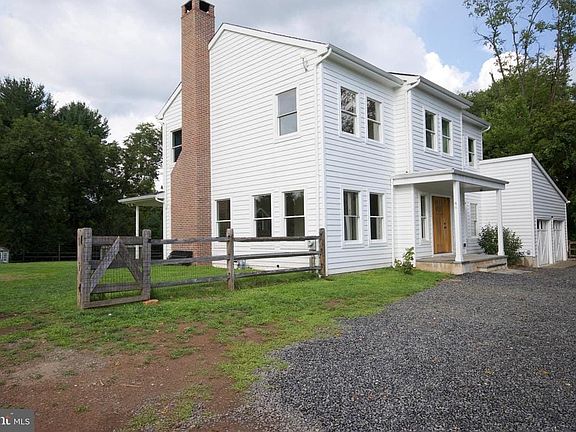 4th image of 46 Washington St