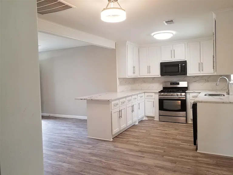 951 Reverend B J Lewis Dr — Photo 5