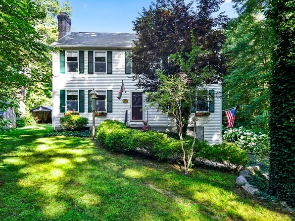 549 Chestnut Hill Rd, Millville, MA 01529