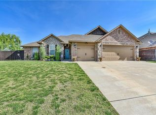 2617 SE 10th St, Moore, OK 73160