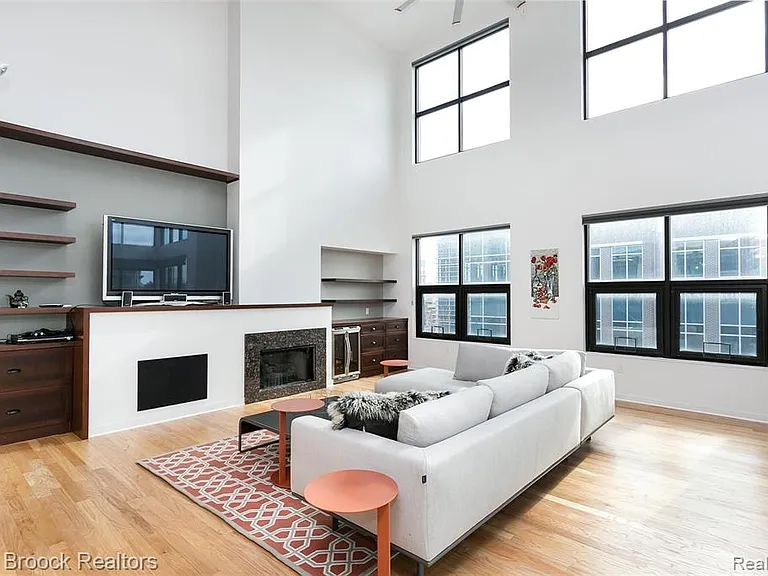 100 N Center St — Photo 2