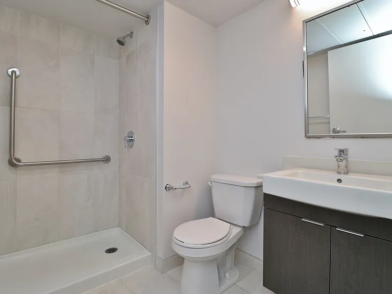 105 Champagne Ave S — Photo 89