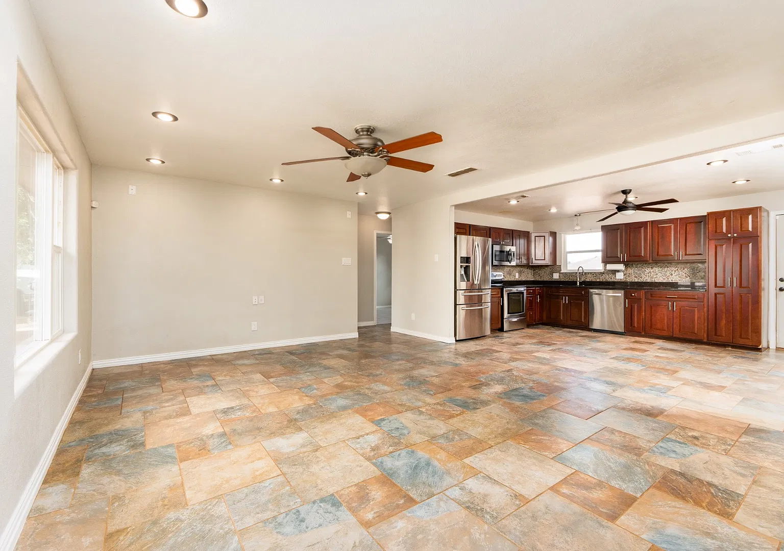 417 La Salle Dr — Photo 3