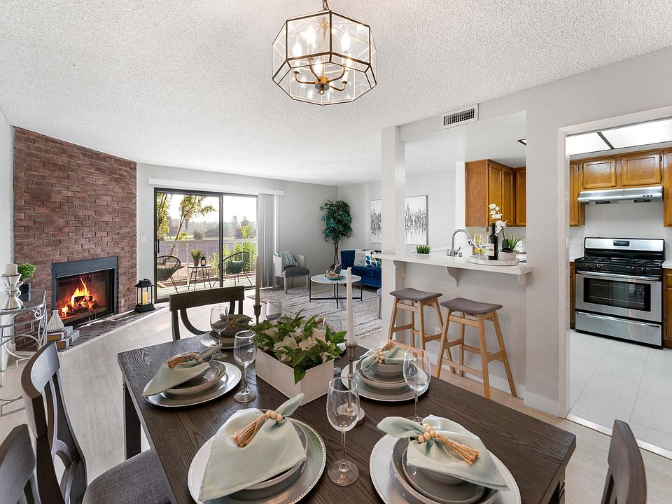 Dining Room - balcony view