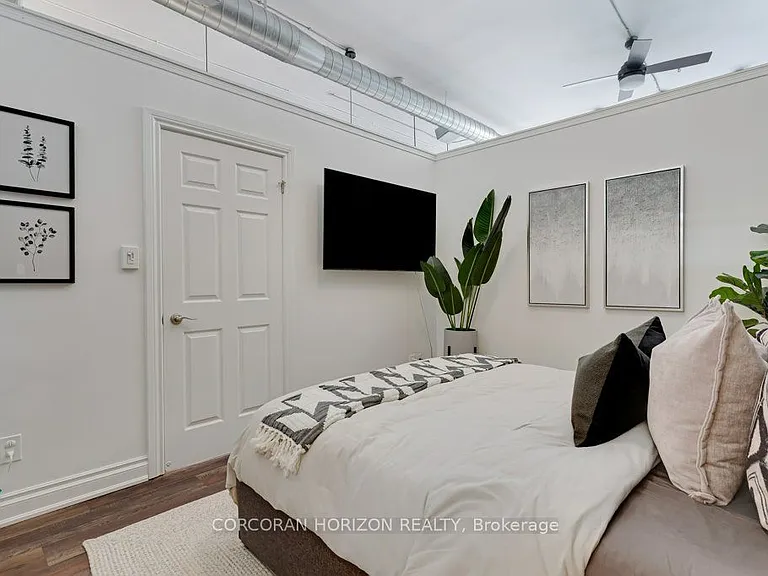 276 King St W #209 — Photo 25