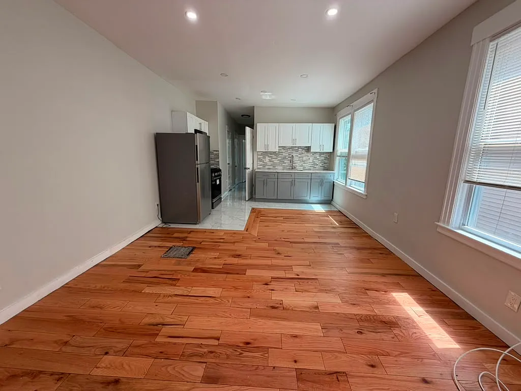 3 bed, 1.5 bath, $1,985 — Photo 3
